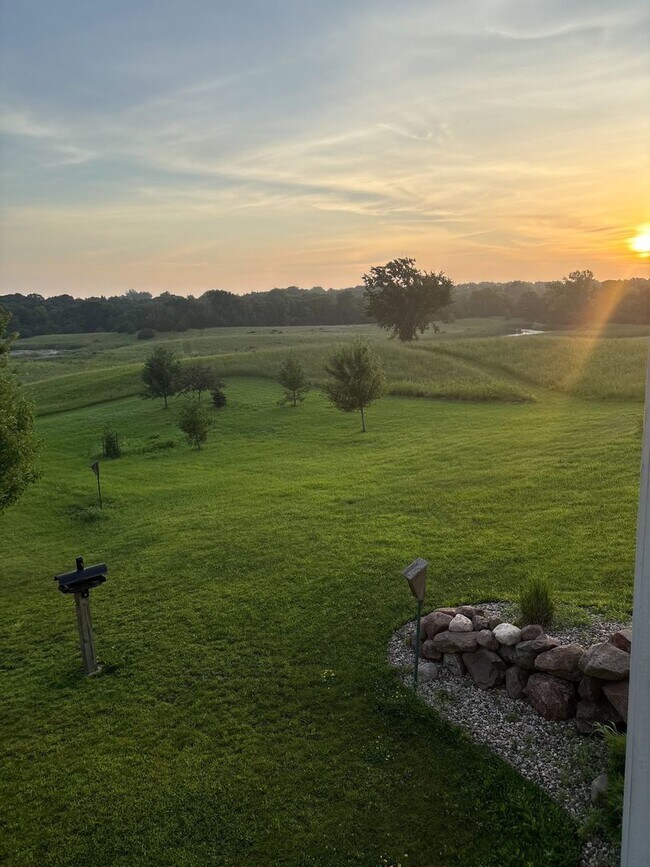 Building Photo - 220 Meadow Woods Dr