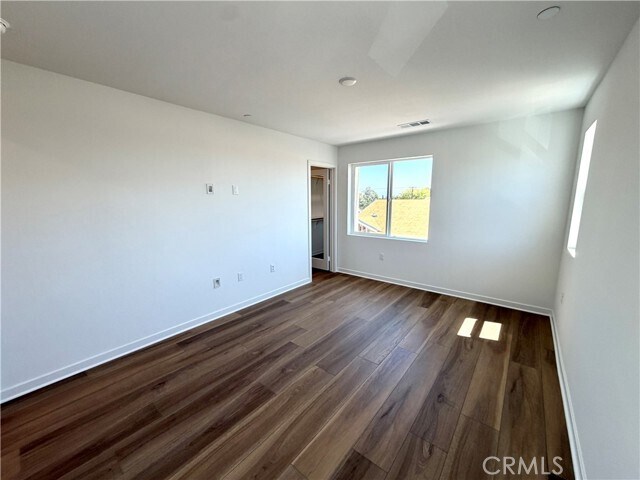 Building Photo - 135 Evergreen Ln