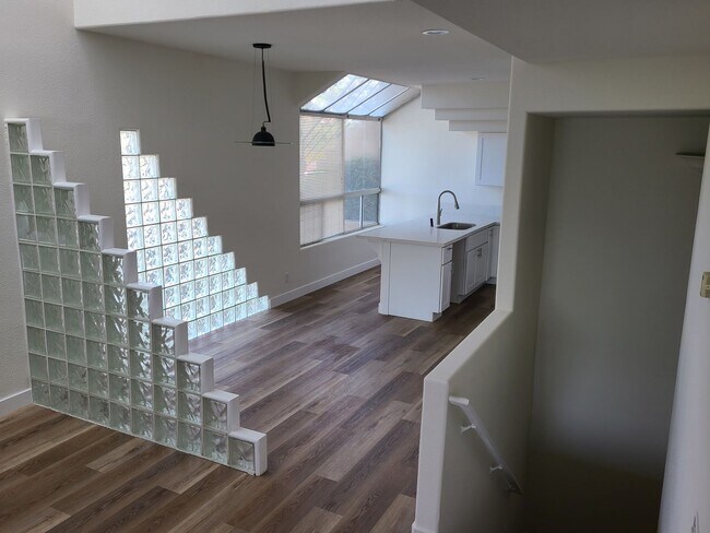 Building Photo - 2 Bed/2.5 Bath plus Large Bonus Room - For...