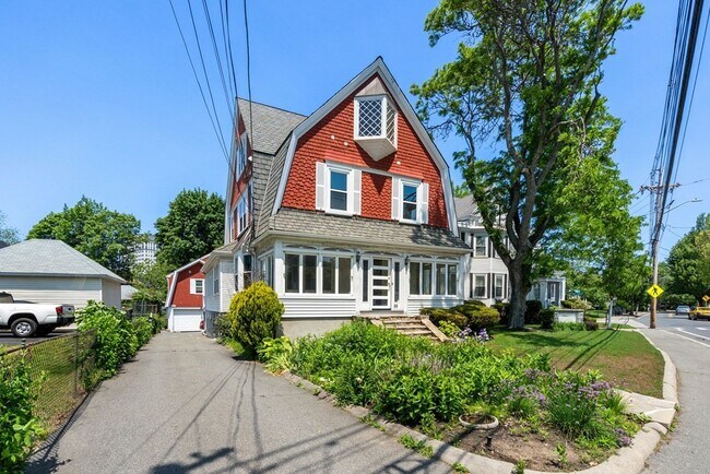 Building Photo - 68 Elm St