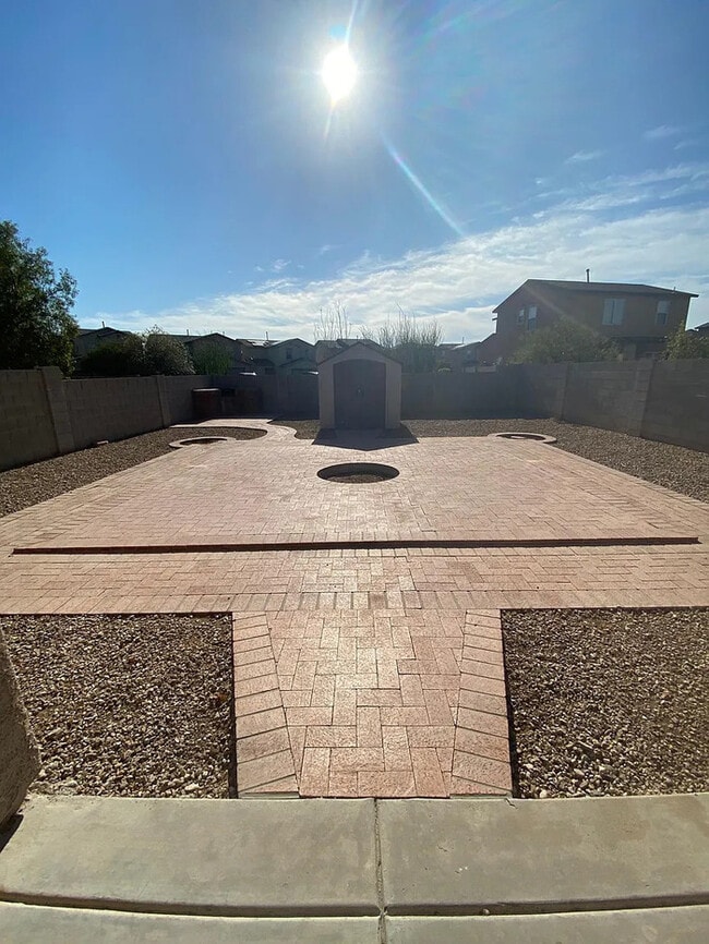 Building Photo - HOUSE FOR RENT