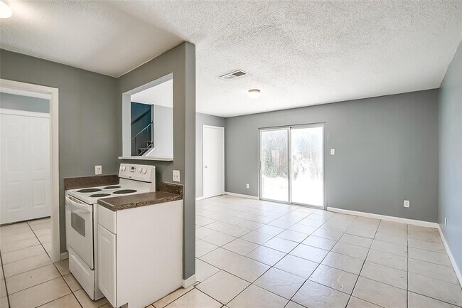 Building Photo - 2215 Mission Hill Dr