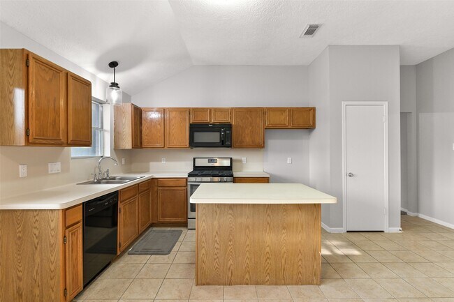 Building Photo - 16010 Cedar Gully Dr