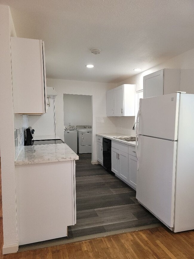 Building Photo - Remodeled 3 bed/2 bath in High Point/West ...