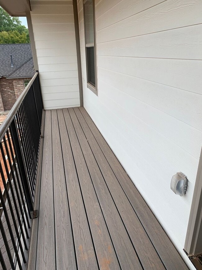 Building Photo - 3 bedroom, 2.5 bathroom, 2 car garage Gated Neighborhood