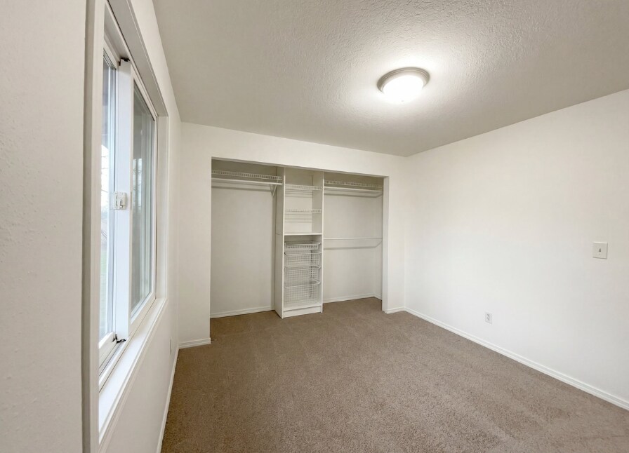 Building Photo - 2730 SE 45th Ct