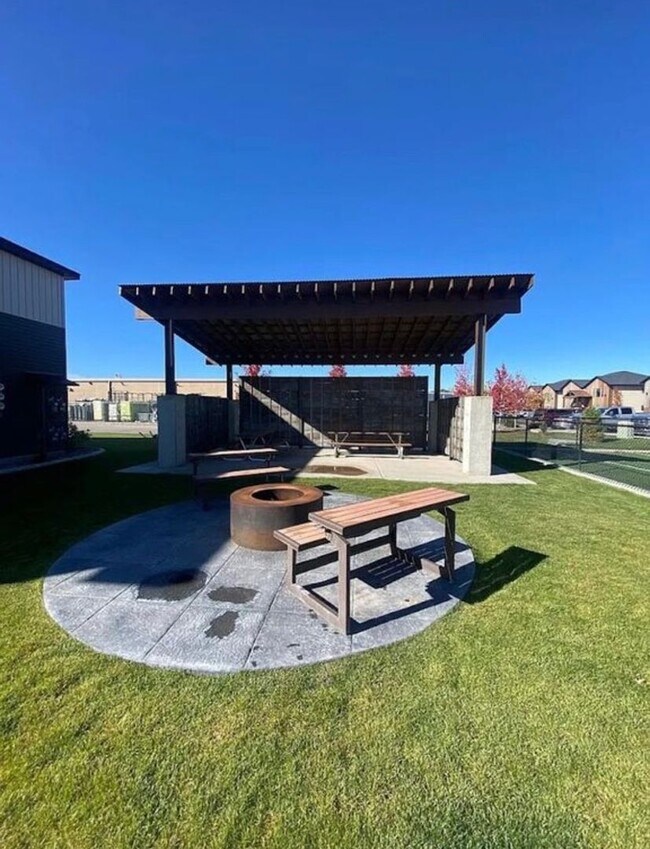 Building Photo - Modern 2 Bed/2 Bath Condo in Rexburg