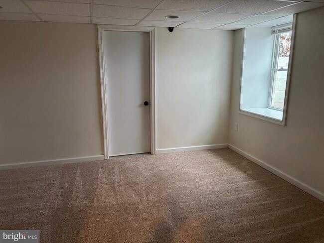 Building Photo - 5424 Valley View Dr