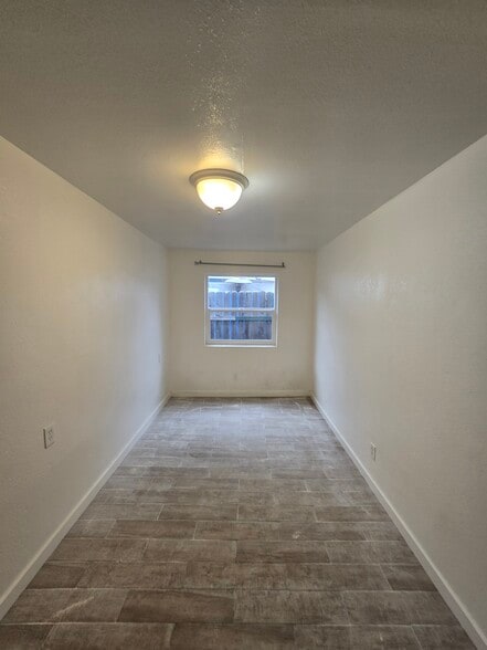 Building Photo - 24 E 56th St