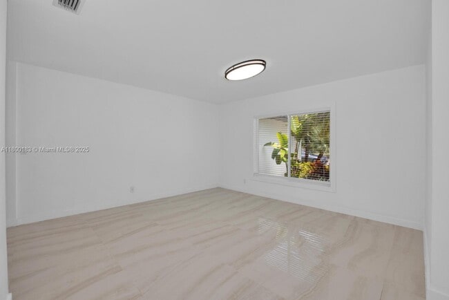 Building Photo - 13840 SW 74th Ave