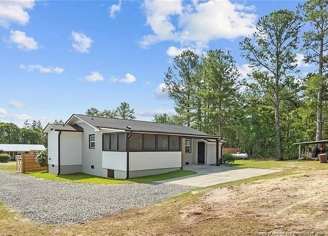 Building Photo - 150 Della Dr