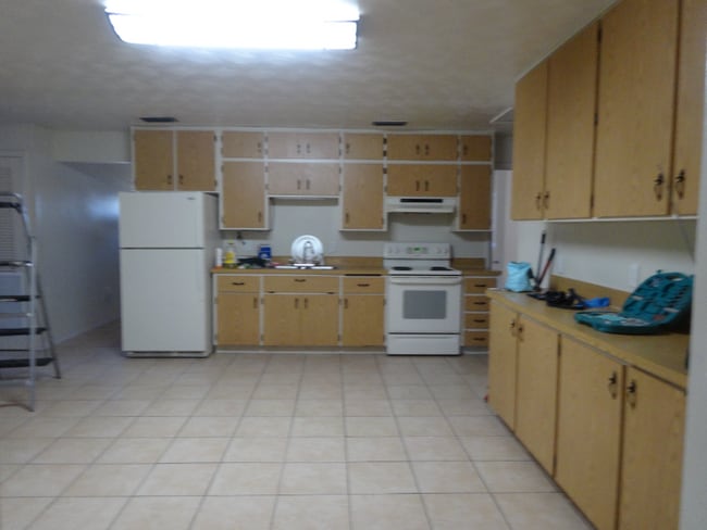 Building Photo - 1086 Holland St