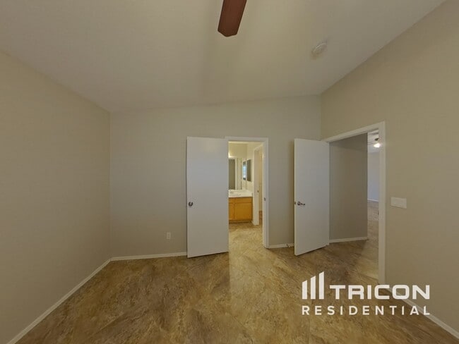 Building Photo - 40148 Calabria St