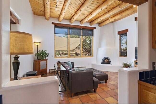Building Photo - 10 Monte Alto Pl