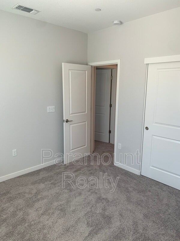 Building Photo - 886 Shearwater Rd