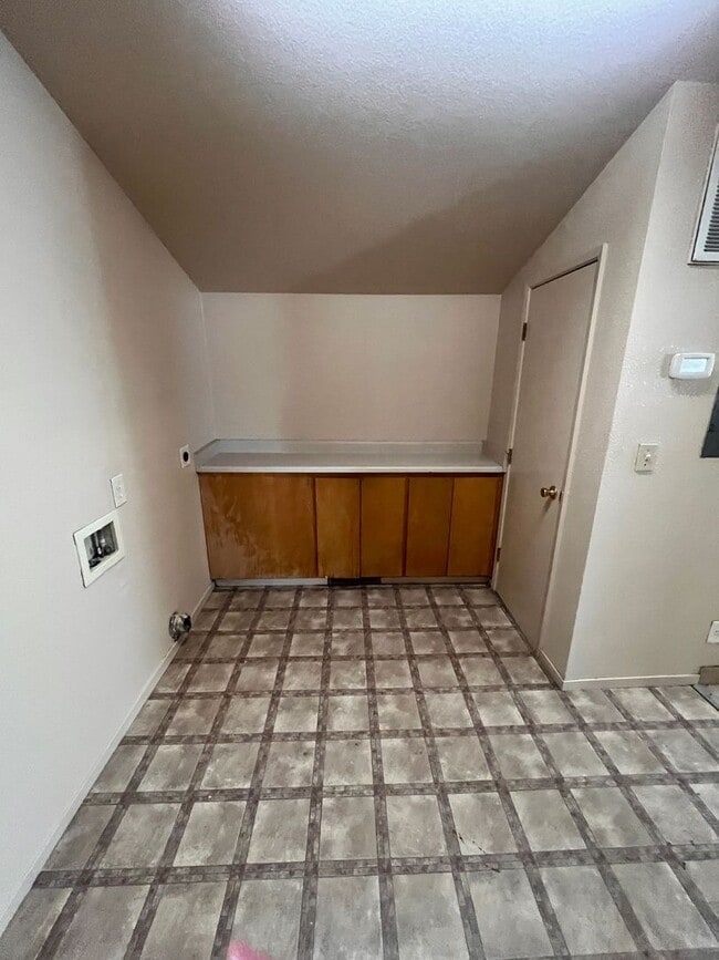 Building Photo - Charming 3 bedroom 2 bath for Rent!