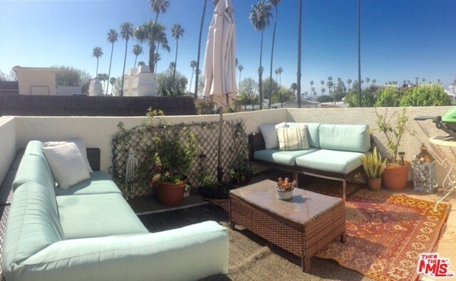Private Sundeck - 927 21st St