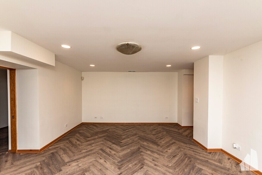 Building Photo - 4625 N Dover St