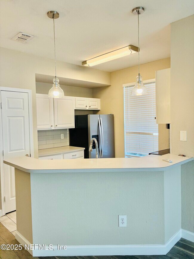 Building Photo - 13700 Richmond Park Dr N