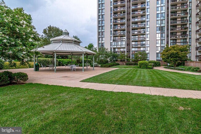 Building Photo - 5300 Holmes Run Pkwy