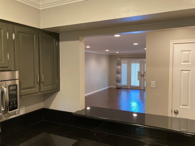 Building Photo - 881 Wax Myrtle Ln