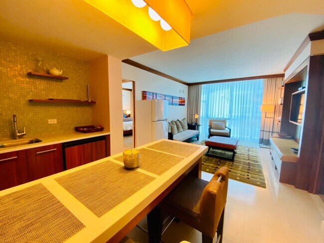 Building Photo - 6801 Collins Ave