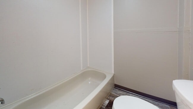 Building Photo - 4023 Valley Rd