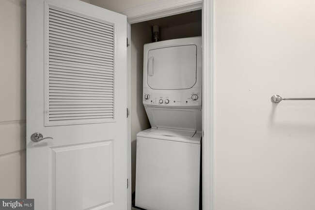 Building Photo - 2425 L St NW