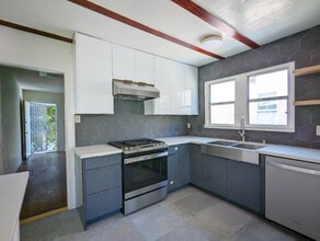 Building Photo - 4840 Ellenwood Dr