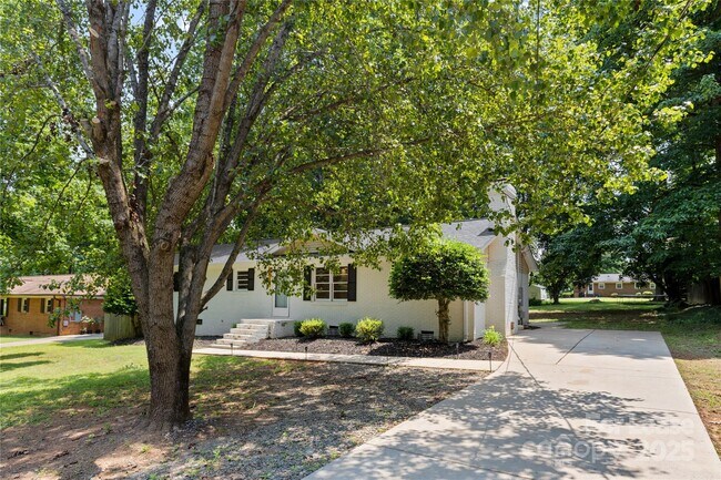 Building Photo - 6101 Davidson Dr