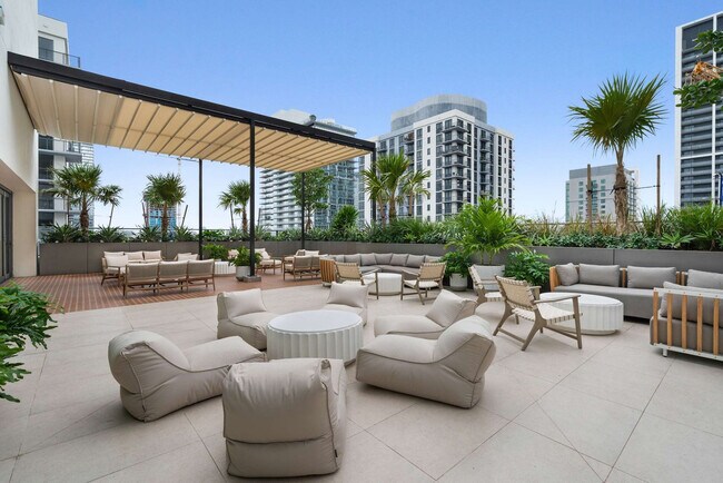 Building Photo - 11 NE 6th St