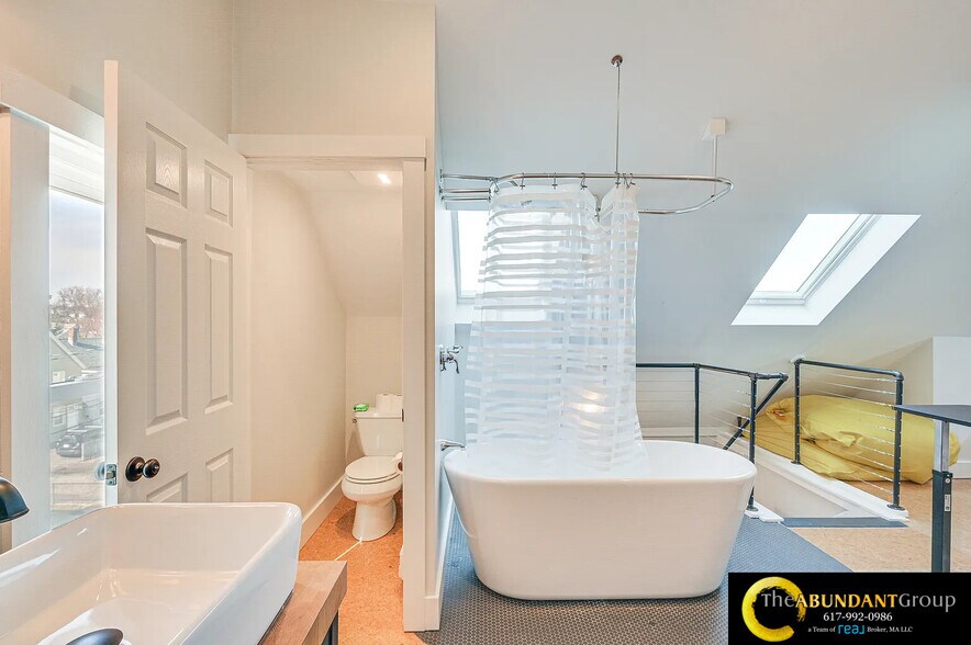 Building Photo - 44 Cottage St