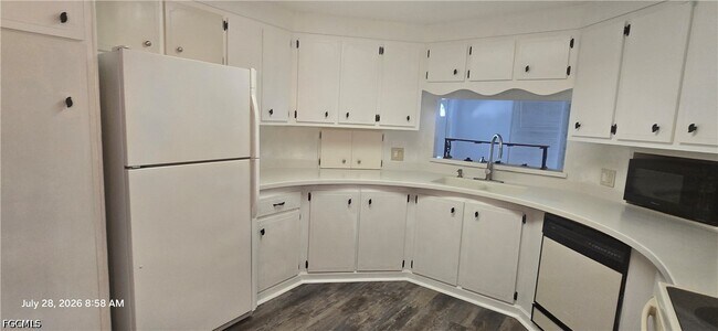 Building Photo - 612 Pine Grove Ct