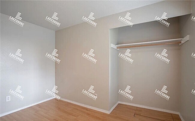 Building Photo - 3 Bed 2 Bath Graham Home w/ Beautiful Kitchen Remodel!
