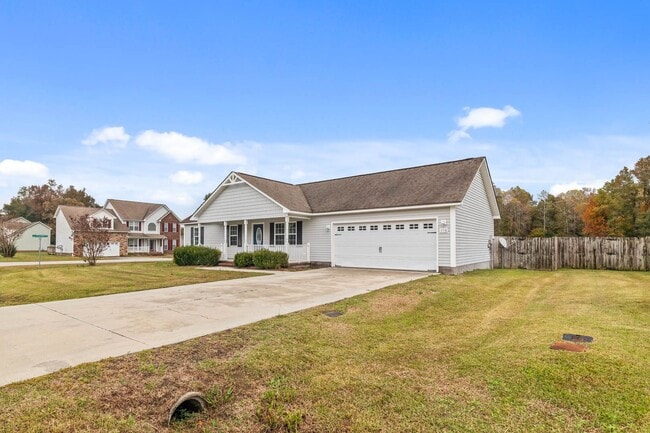 Building Photo - 3 Bedroom 2 Bathroom Home