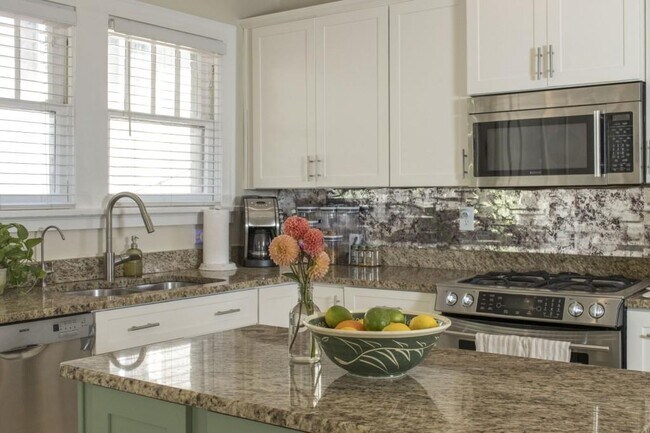 Building Photo - 801 Durant Pl NE