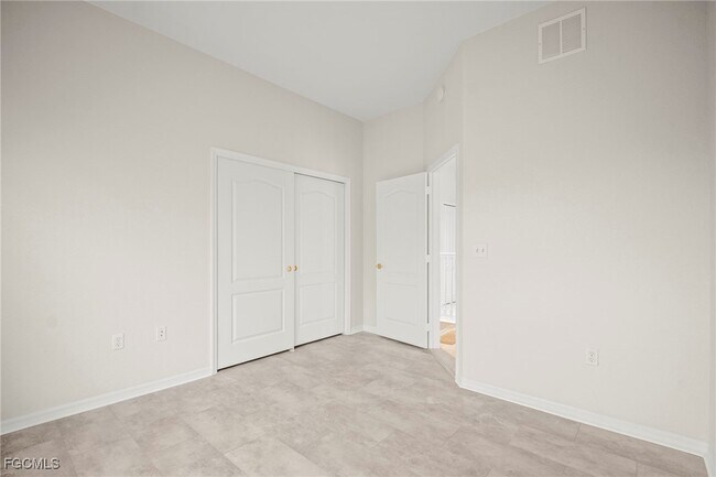 Building Photo - 9220 Belleza Way