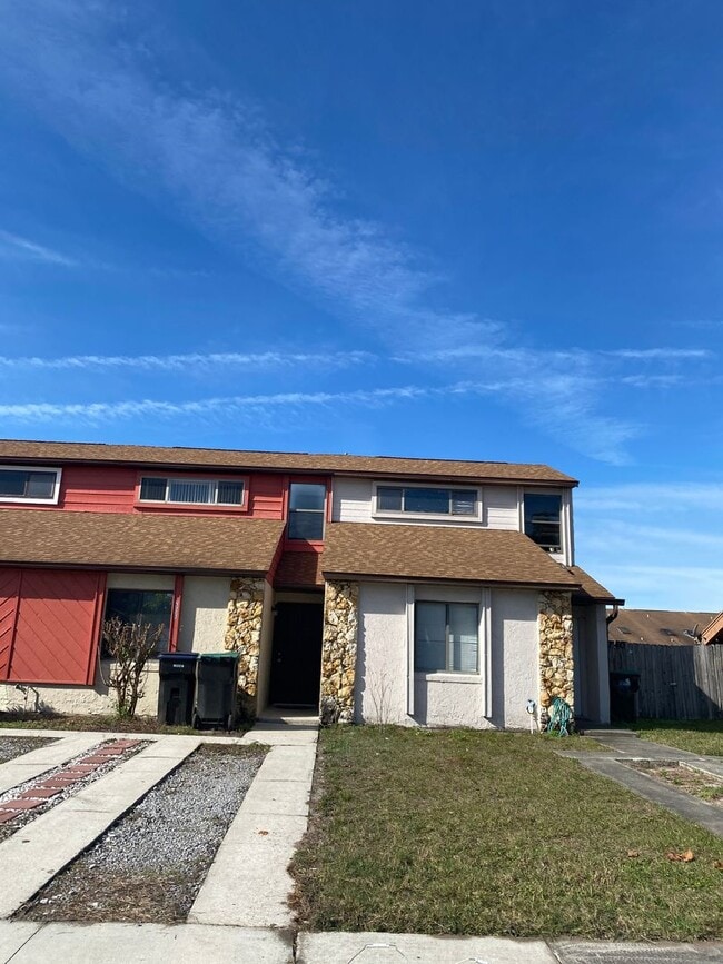 Building Photo - 2 bedroom + loft, 2 bathroom townhome near UCF