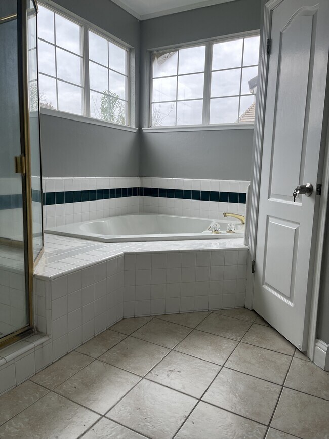 Building Photo - 2021 Nand Dr