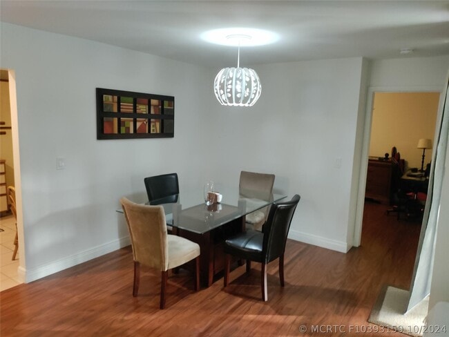 Building Photo - 2852 Carambola Cir S