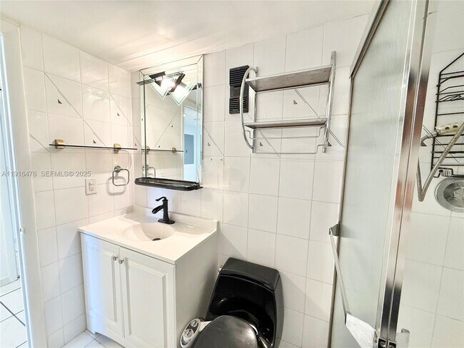 Building Photo - 9273 Collins Ave