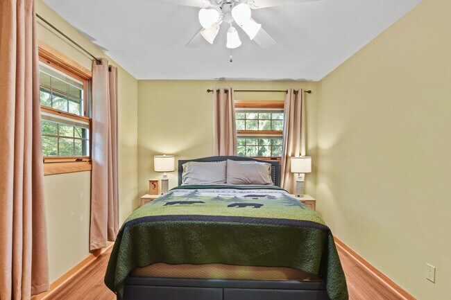 Building Photo - 1889 Paddock Pl