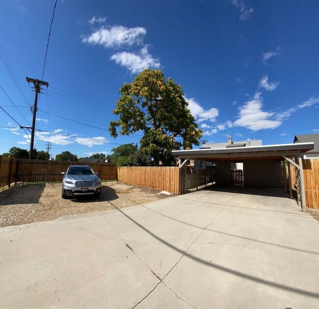 Building Photo - Nice Corner Lot