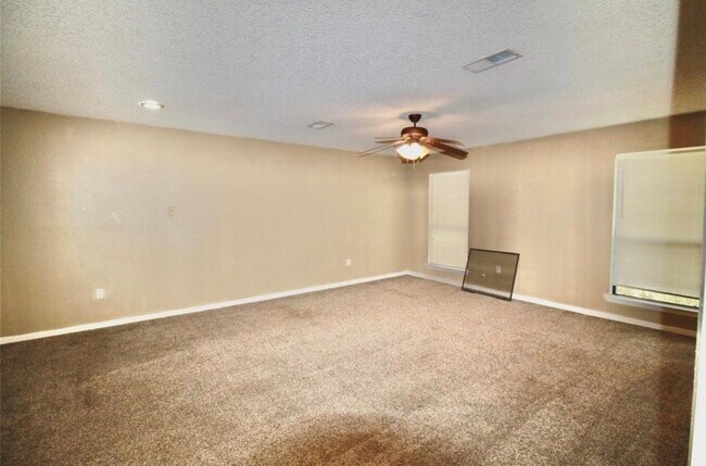 Building Photo - 4701 Spring Ln