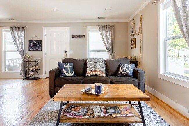 Building Photo - Ideal West Nashville Location!