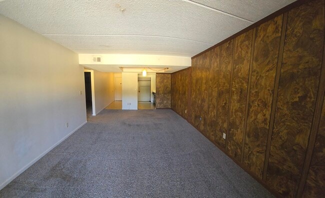 Building Photo - 209 W Miracle Strip Pkwy