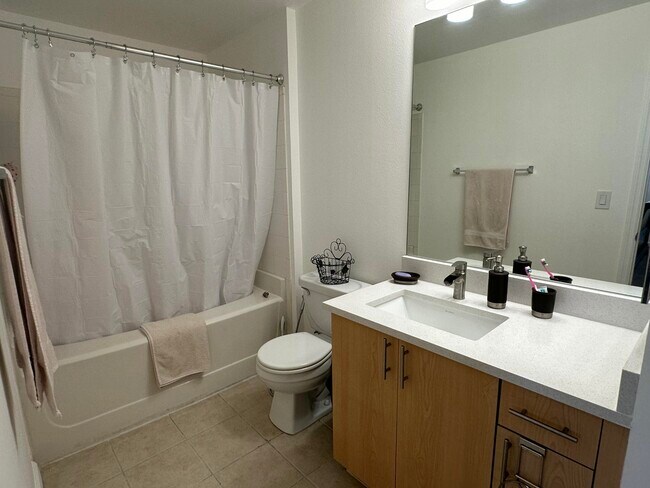 Building Photo - 533 NE 3rd Ave