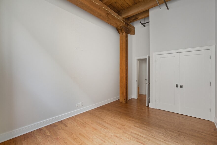 Building Photo - 525 W Superior St