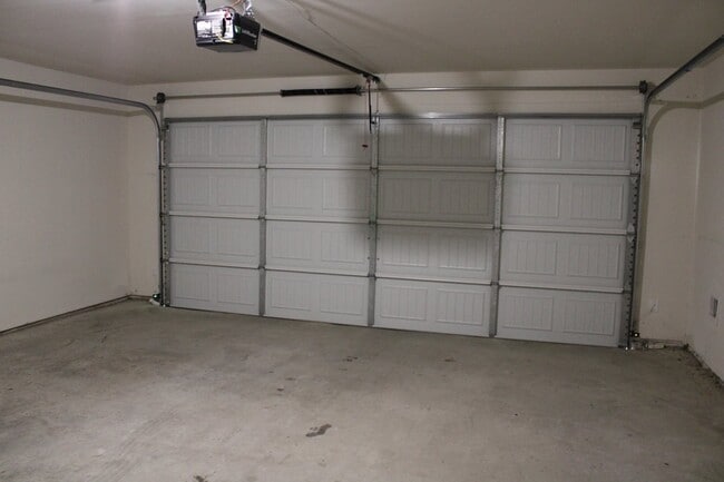 Building Photo - 2204 Pondera St