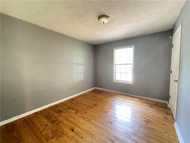 Building Photo - 324 King James Dr
